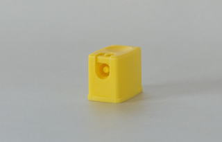黄プラスチックボタン